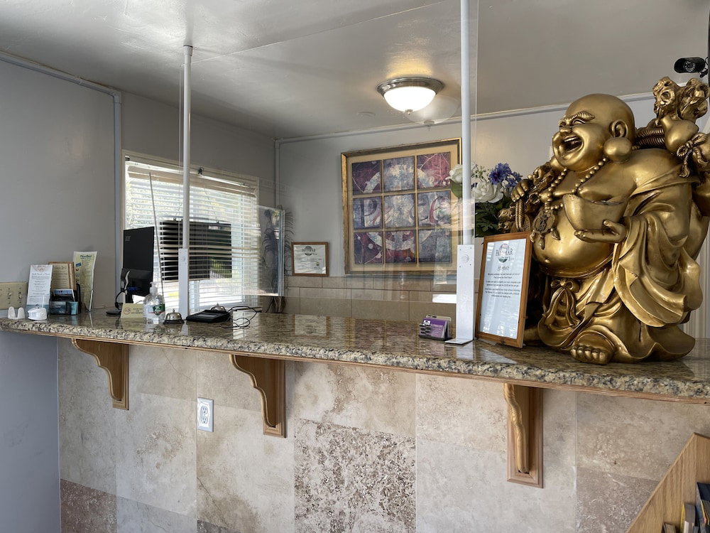 The Palomar Inn