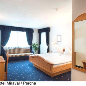 Hotel Naturhotel Miraval cazare Perca