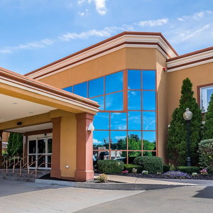 Hotel Quality Inn & Suites Albany Airport cazare Latham