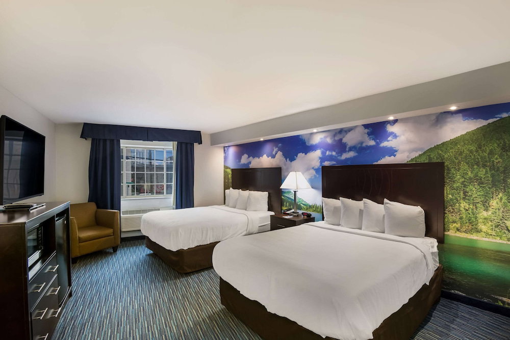 Hotel Clarion Pointe Downtown