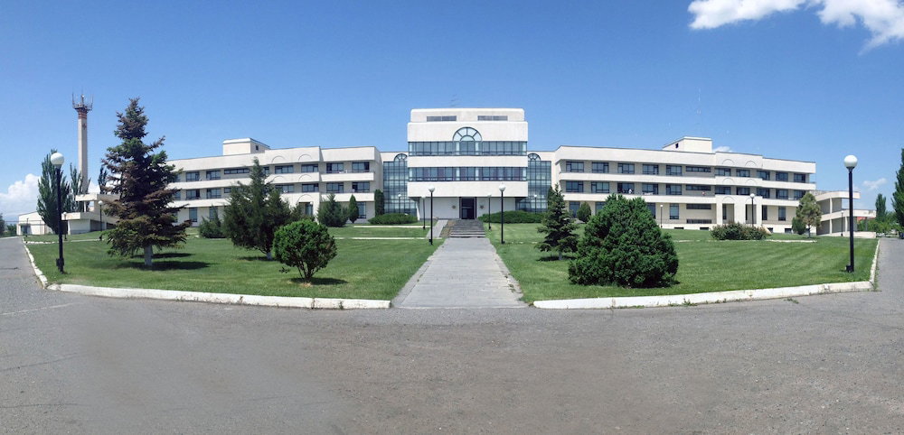 Hotel Cross Health Center