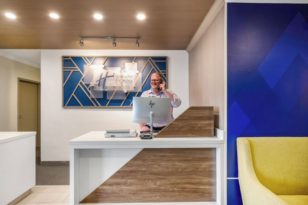Holiday Inn Express Hotel & Suites Buffalo-Airport By Ihg