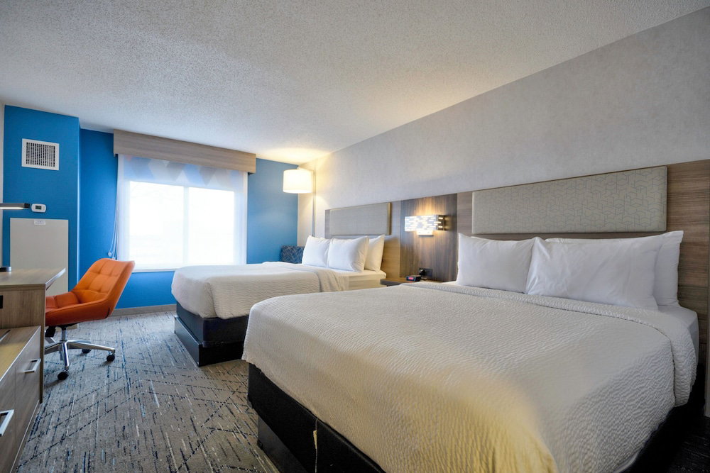 Holiday Inn Express Hotel & Suites Buffalo-Airport By Ihg