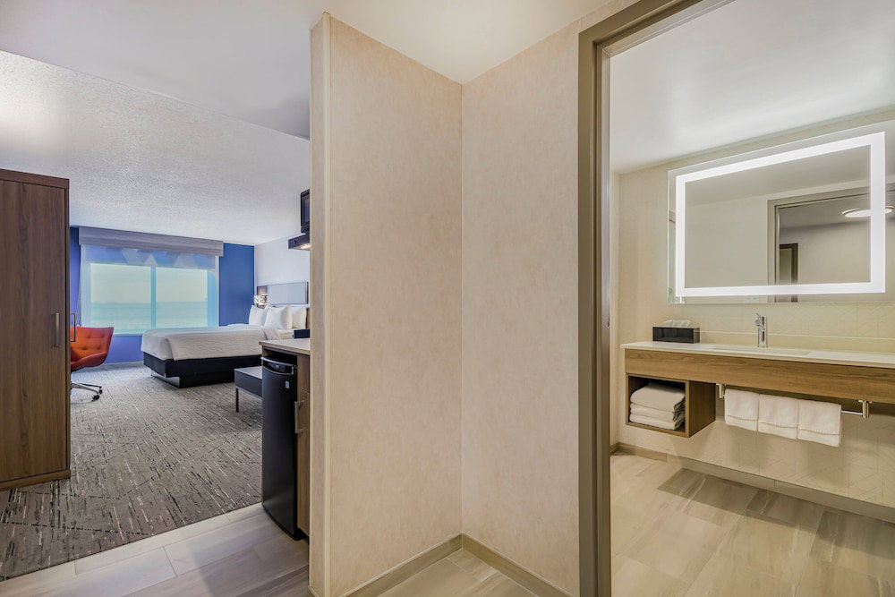 Holiday Inn Express Hotel & Suites Buffalo-Airport By Ihg