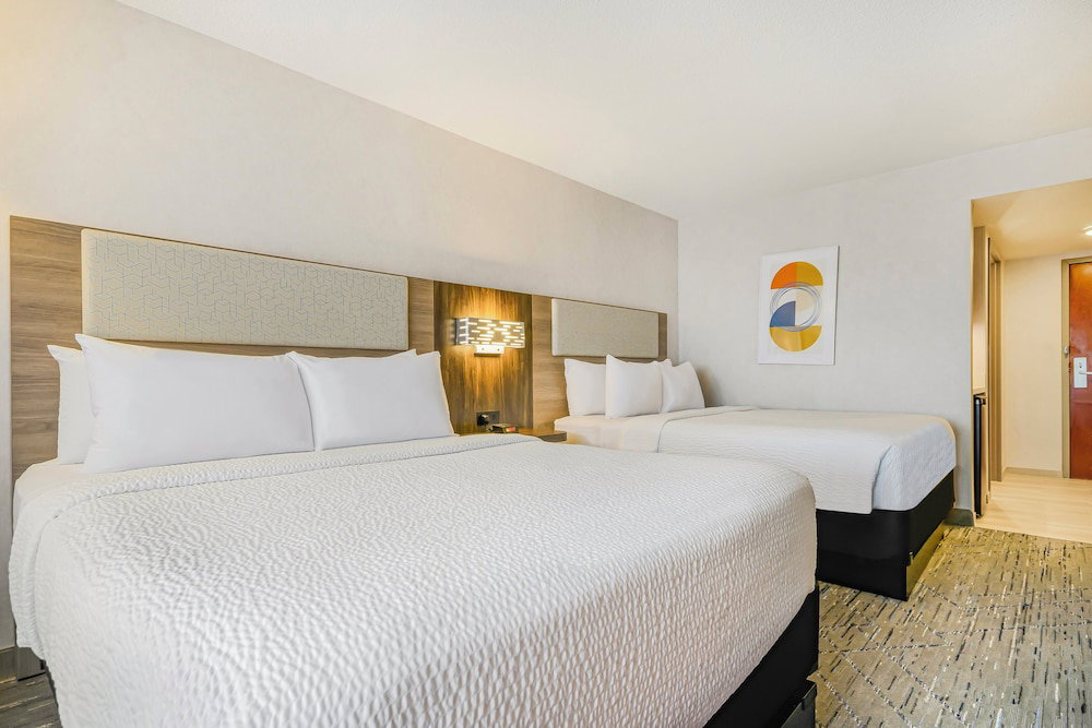 Holiday Inn Express Hotel & Suites Buffalo-Airport By Ihg