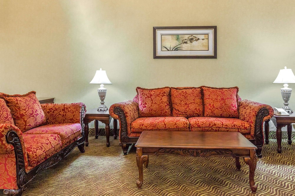 Super 8 By Wyndham Liverpool/Clay/Syracuse Area
