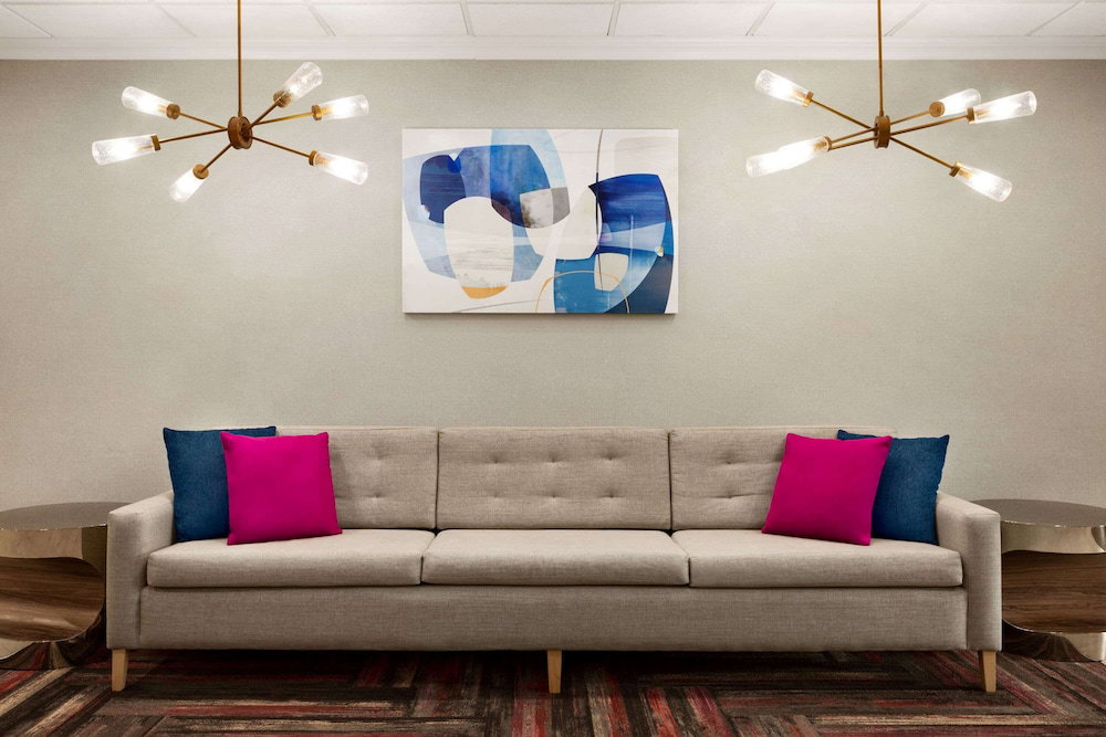 La Quinta Inn & Suites By Wyndham Lackawanna