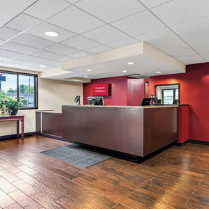 Hotel Red Roof Inn Plus+ & Suites Malone cazare Milesburg