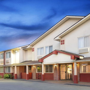 Hotel Super 8 By Wyndham Kingston cazare Kingston