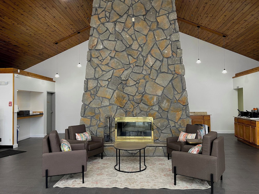 Comfort Inn & Suites Syracuse-Carrier Circle