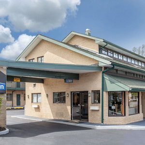 Hotel Days Inn By Wyndham Woodbury Long Island cazare Woodbury