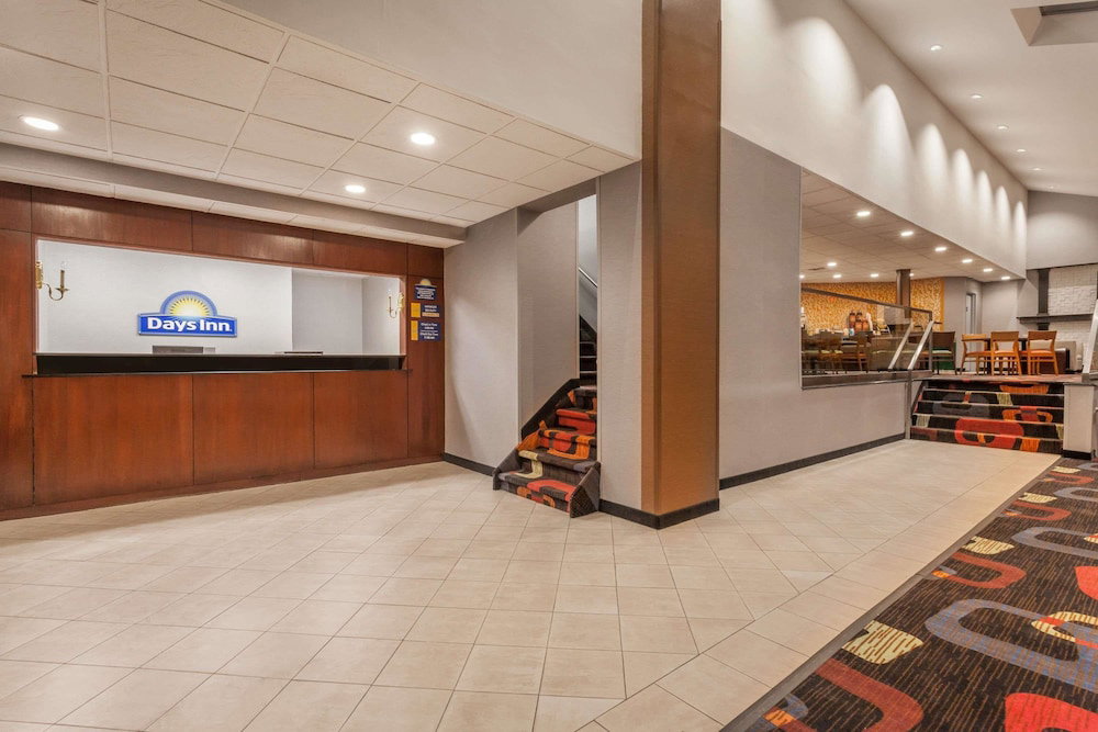 Days Inn By Wyndham Woodbury Long Island