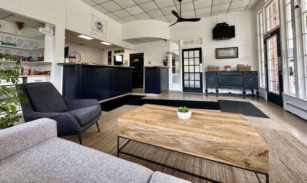 Hotel Budget Host East End