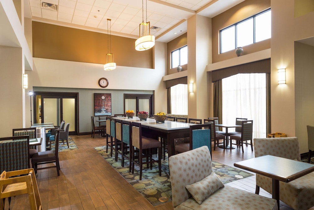 Hampton Inn & Suites Jamestown