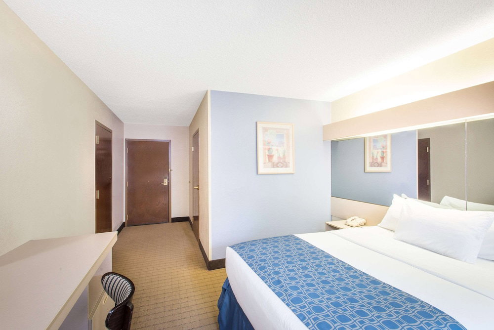 Microtel Inn & Suites By Wyndham Seneca Falls