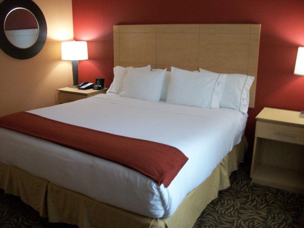Holiday Inn Express Cortland By Ihg
