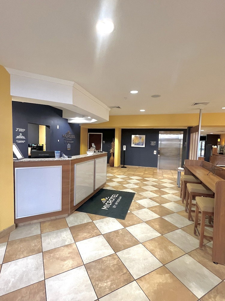 Microtel Inn & Suites By Wyndham Chili/Rochester Airport