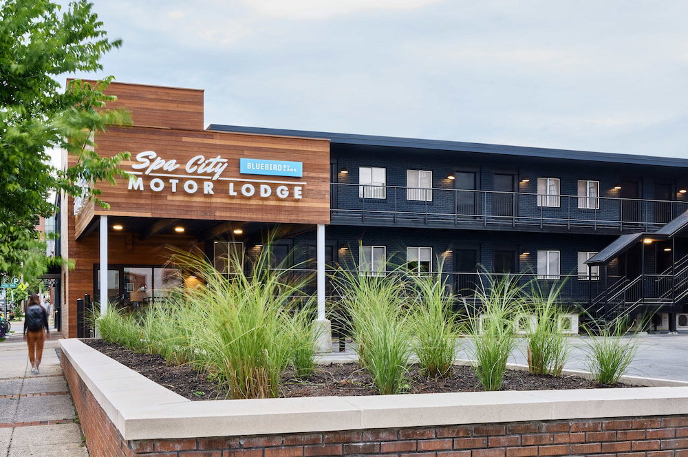 Hotel Bluebird Spa City Motor Lodge