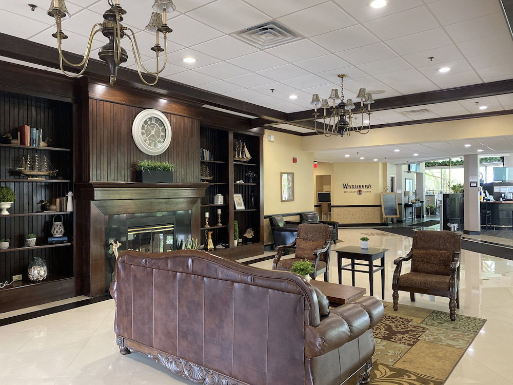 Clarion Hotel Conference Center On Lake Erie