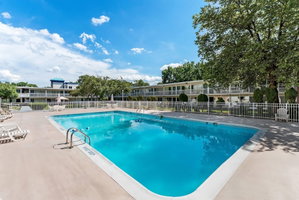 Hotel Howard Johnson By Wyndham Albany cazare Colonie