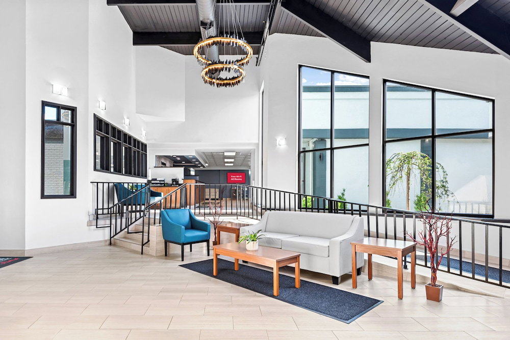 Hometowne Studios By Red Roof & Conference Center Cortland