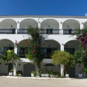 Hotel Hotel Athina cazare Karavomilos