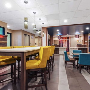 Hotel La Quinta Inn & Suites By Wyndham Jamestown cazare Galena
