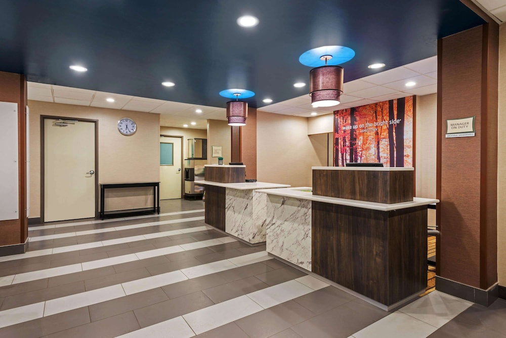 La Quinta Inn & Suites By Wyndham Jamestown