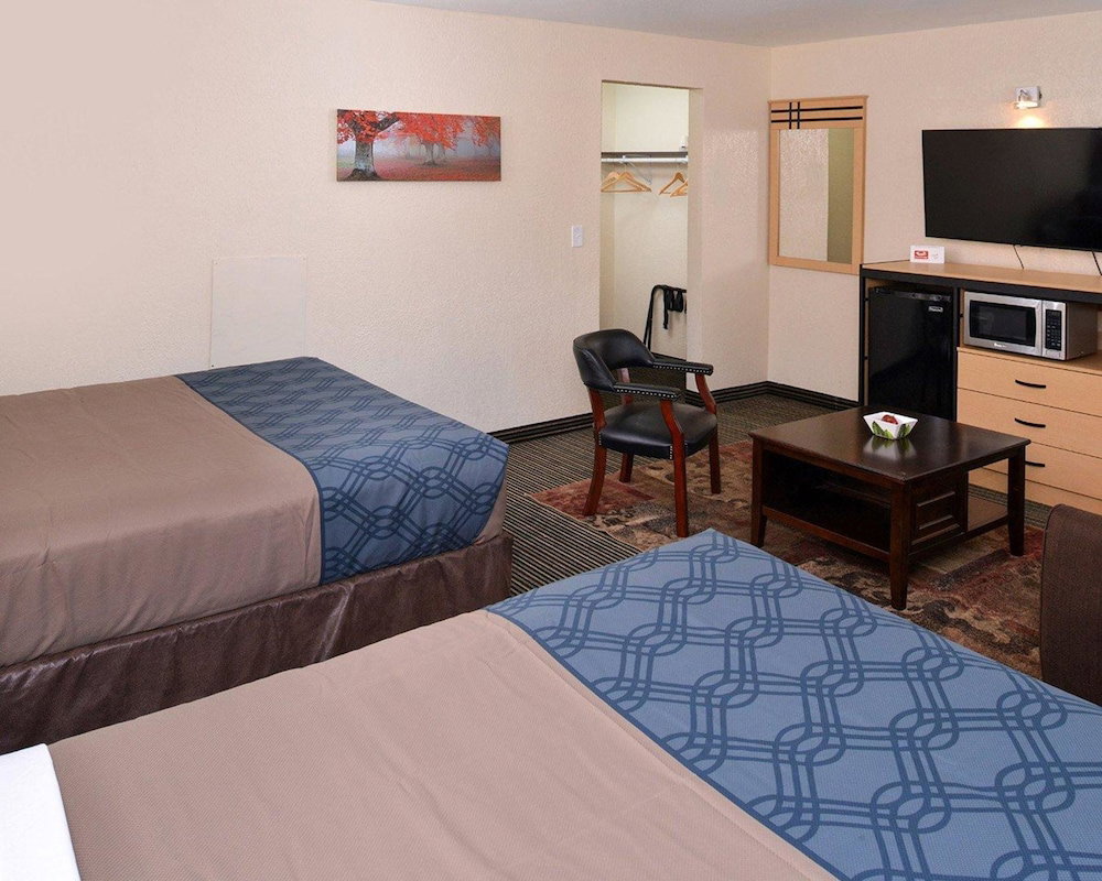 Econo Lodge Rochester I-90 & I-390