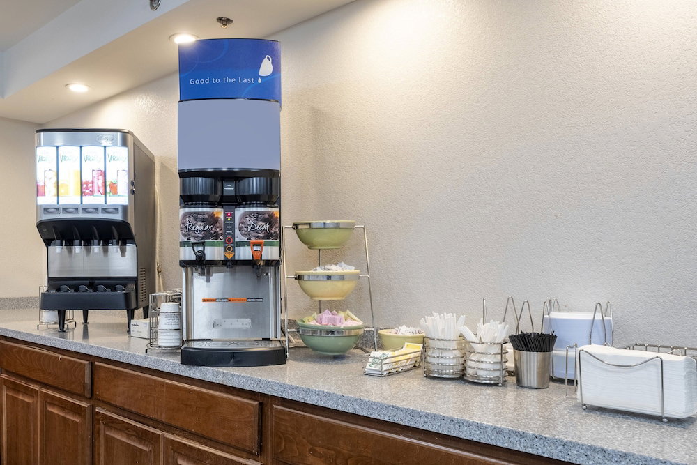 Hotel Hometown Inn By Red Roof East Syracuse
