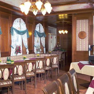 Hotel Restaurant-Hotel Wallner - Zum Grünen Baum cazare Sankt Valentin