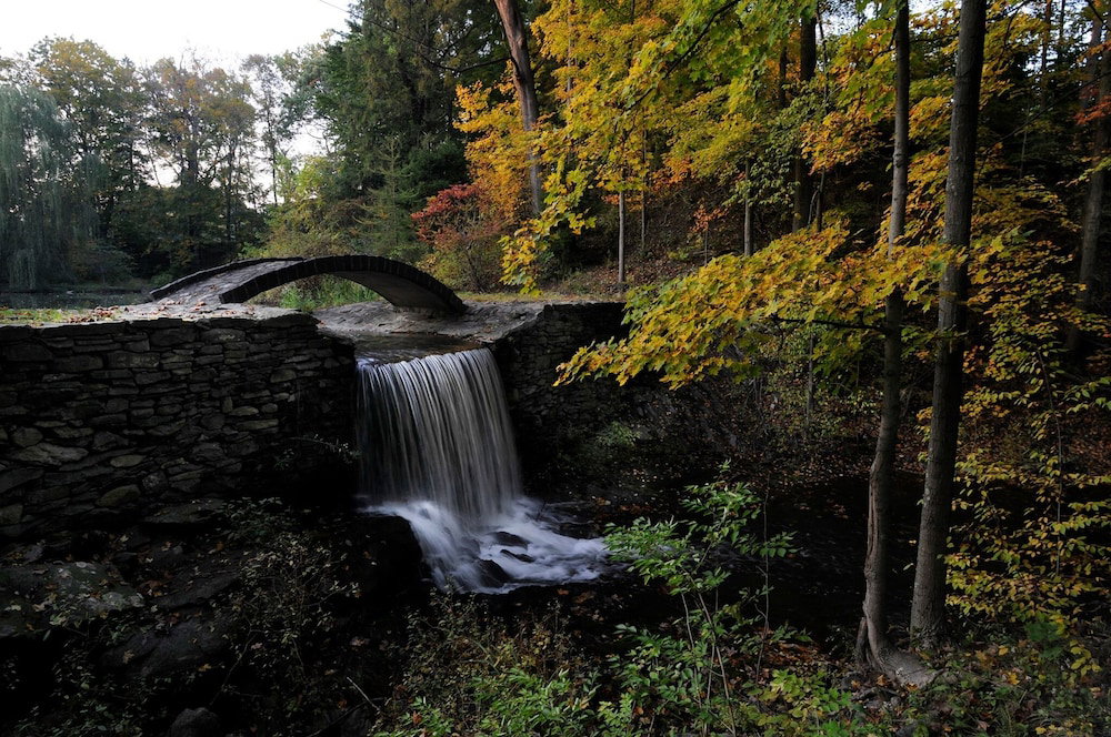 Hotel Buttermilk Falls Inn