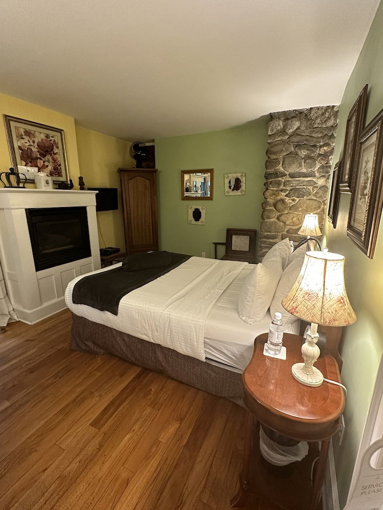 Buttermilk Falls Inn