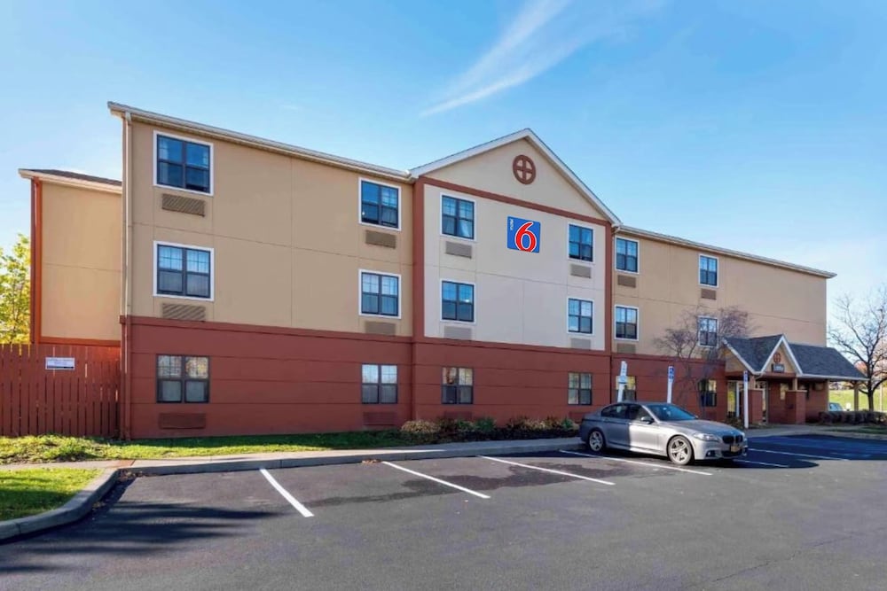 Hotel Motel 6 Suites Rochester Henrietta Ny