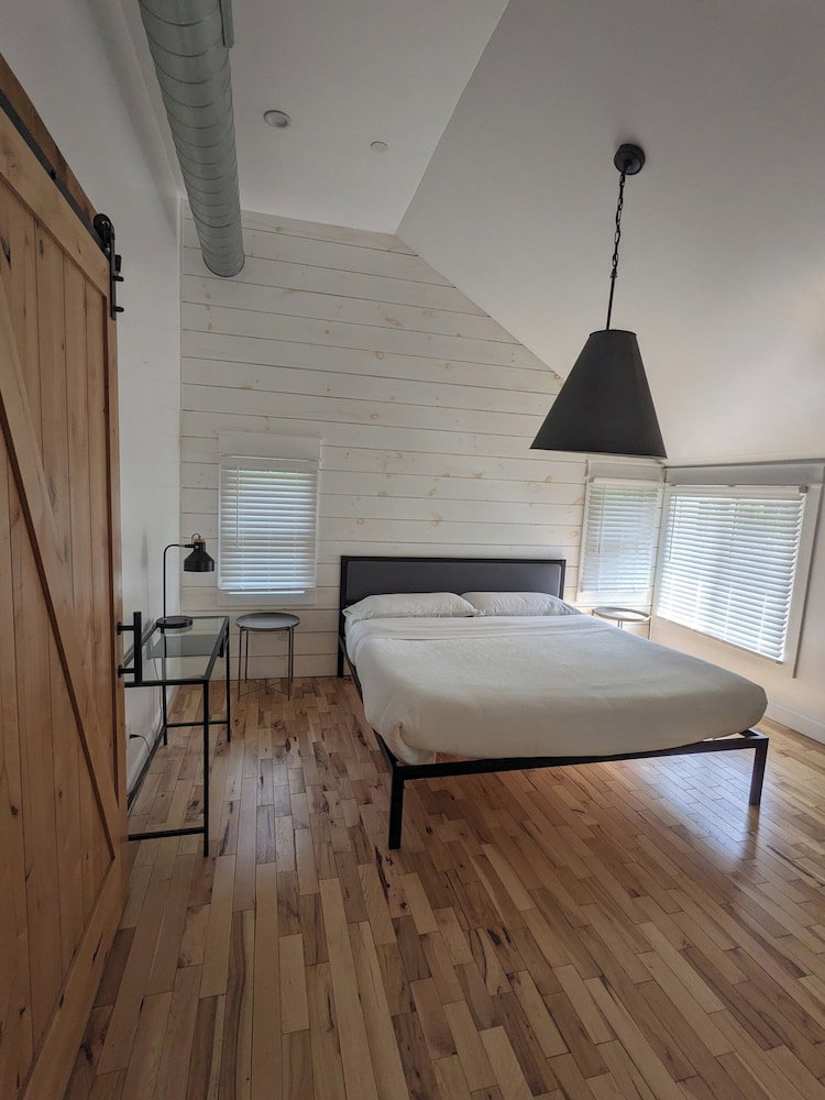 Hay Loft Apartment In Barn - Goshen