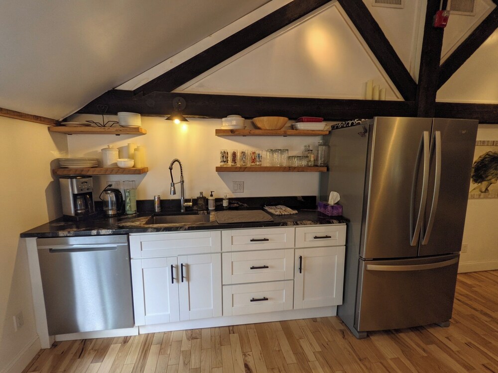 Hay Loft Apartment In Barn - Goshen