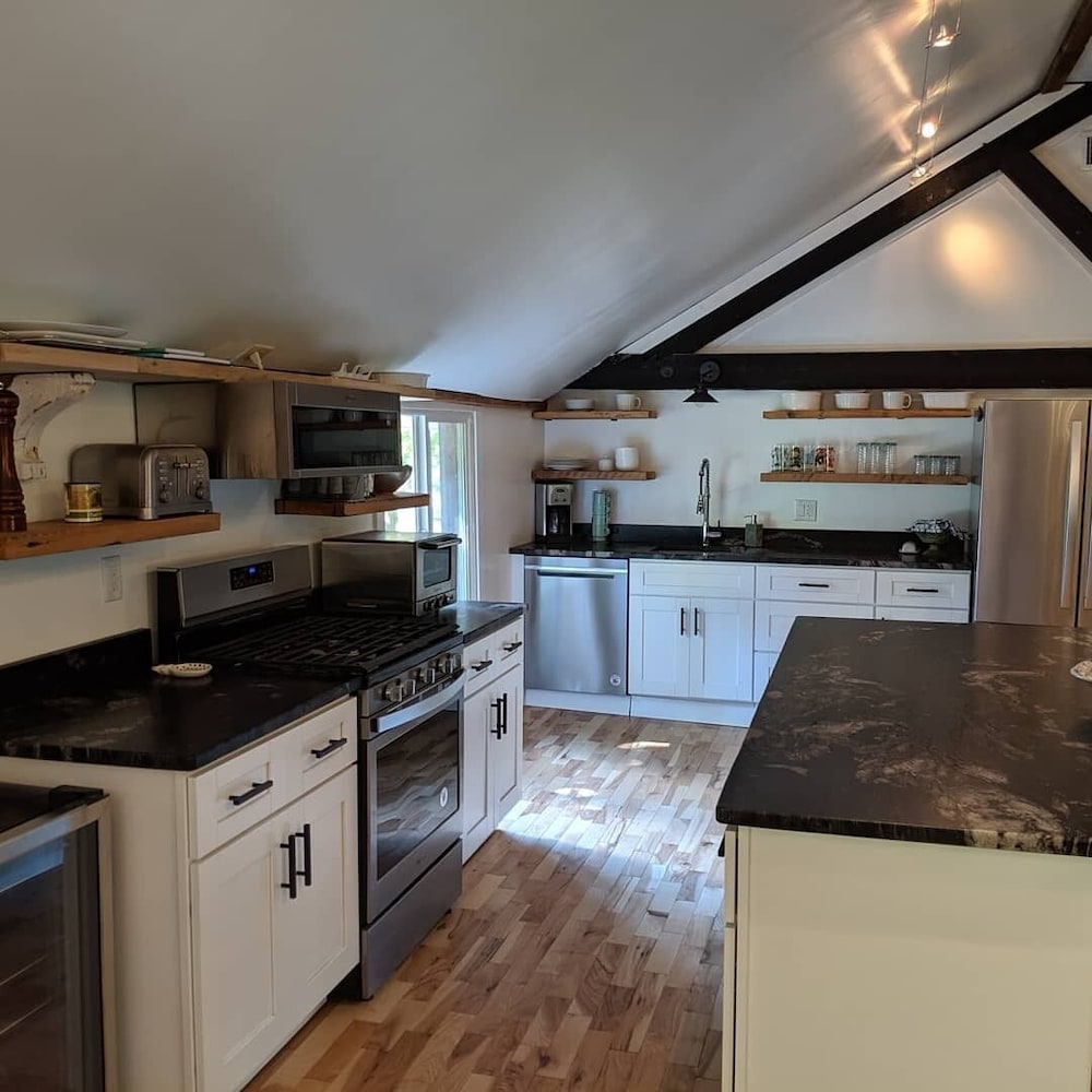 Hay Loft Apartment In Barn - Goshen