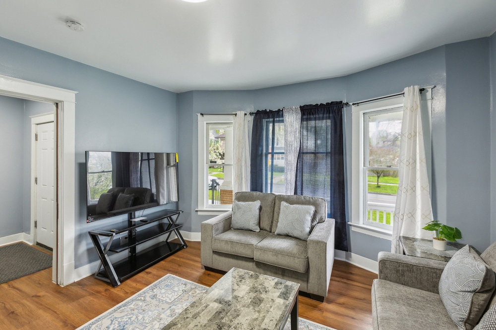Hotel Comfy 3Br Flat Close To The Falls 3 Bedroom Apts