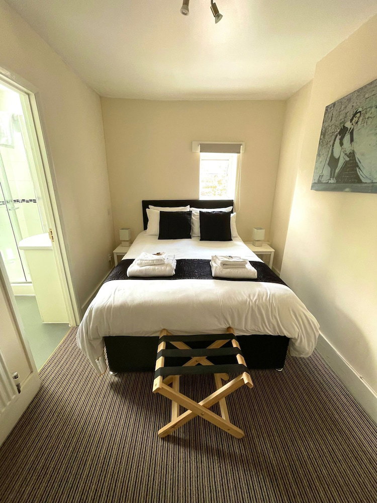 Hotel The Crown And Cushion