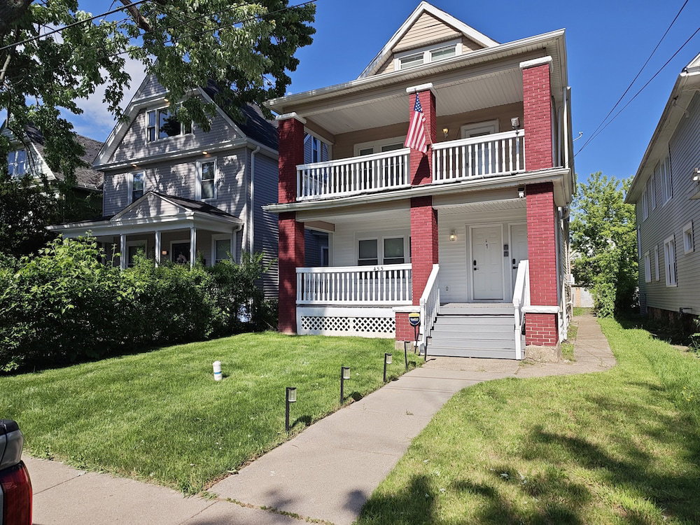 Hotel Modern Niagara Loft With Private Sunset Balcony 2 Bedroom Duplex