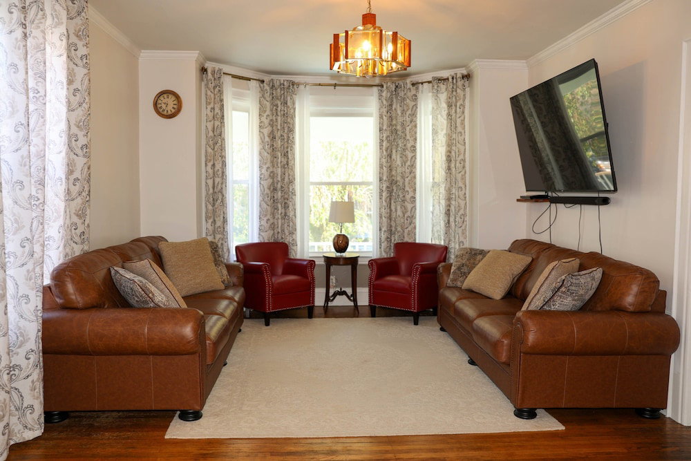 Hotel Charming Victorian Duplex 3Br Sleeps 10 3 Bedroom Home