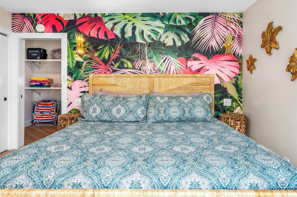 Hotel Hip Hawaiian Oceanfront Vistas