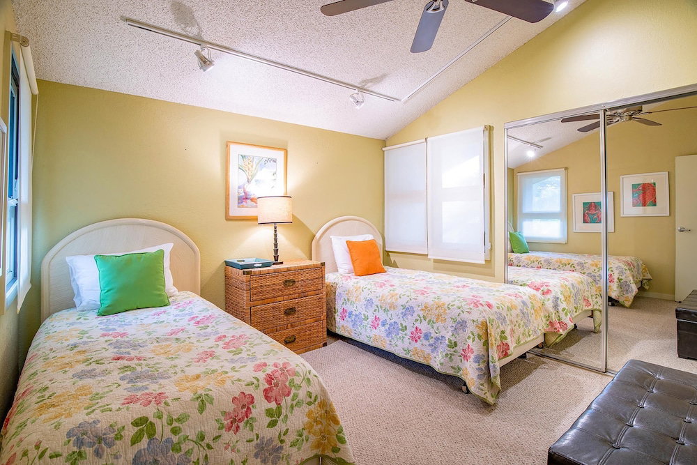 Kihei Garden Estates C-201, Ocean Views, Near The Beach, Renovated, W/ Split Ac!