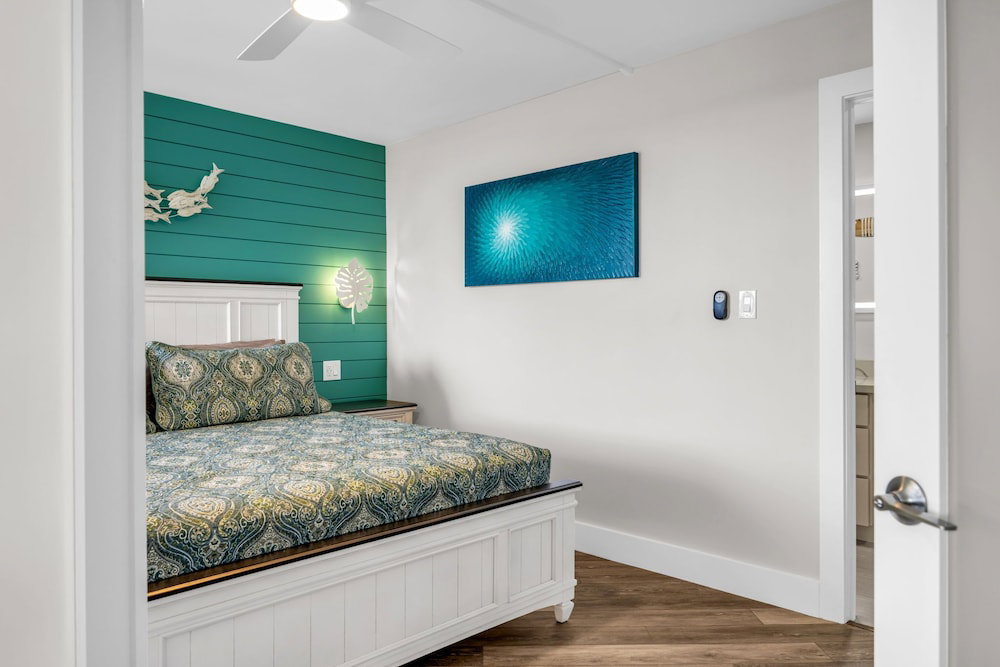Hip Oceanfront Resort Vistas