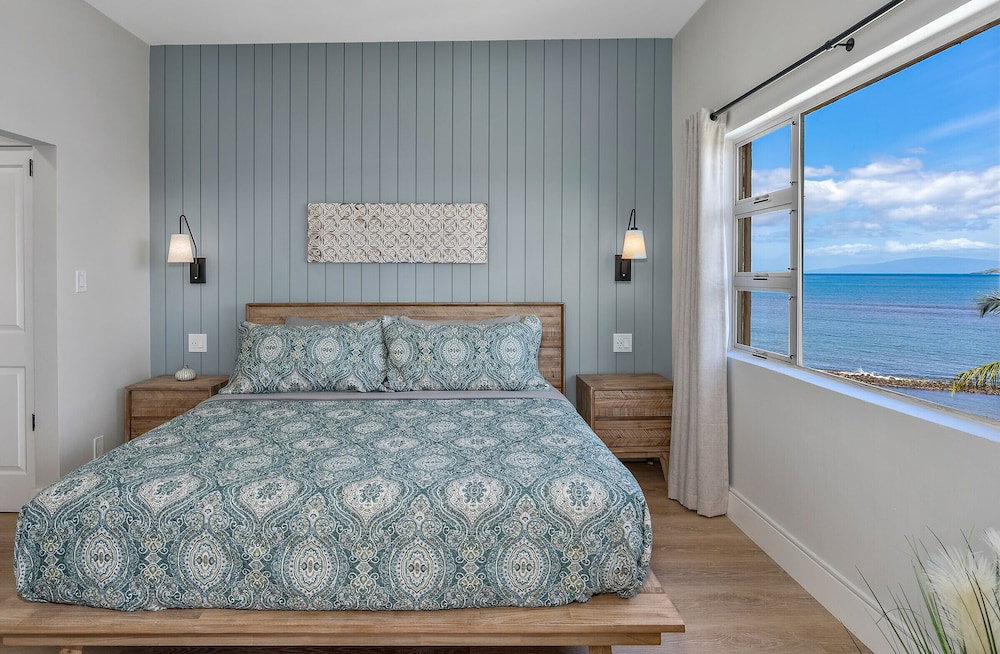 Upscale Oceanfront Penthouse Vistas