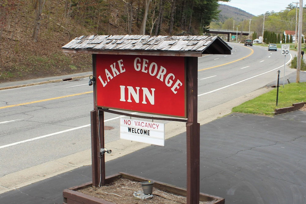 Hotel The Lake George Inn