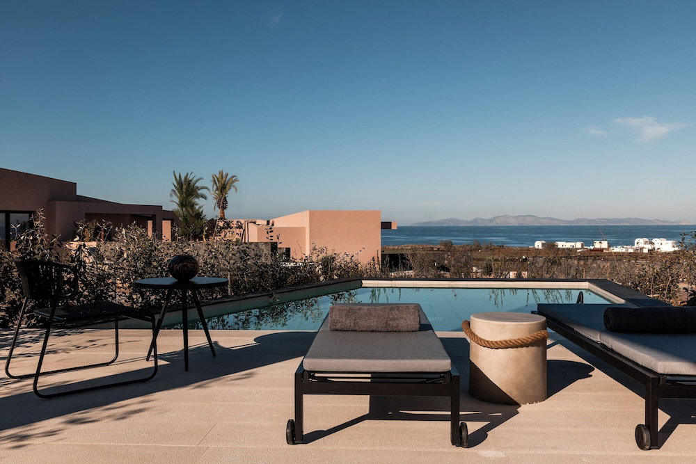 Domes Novos Santorini, Autograph Collection