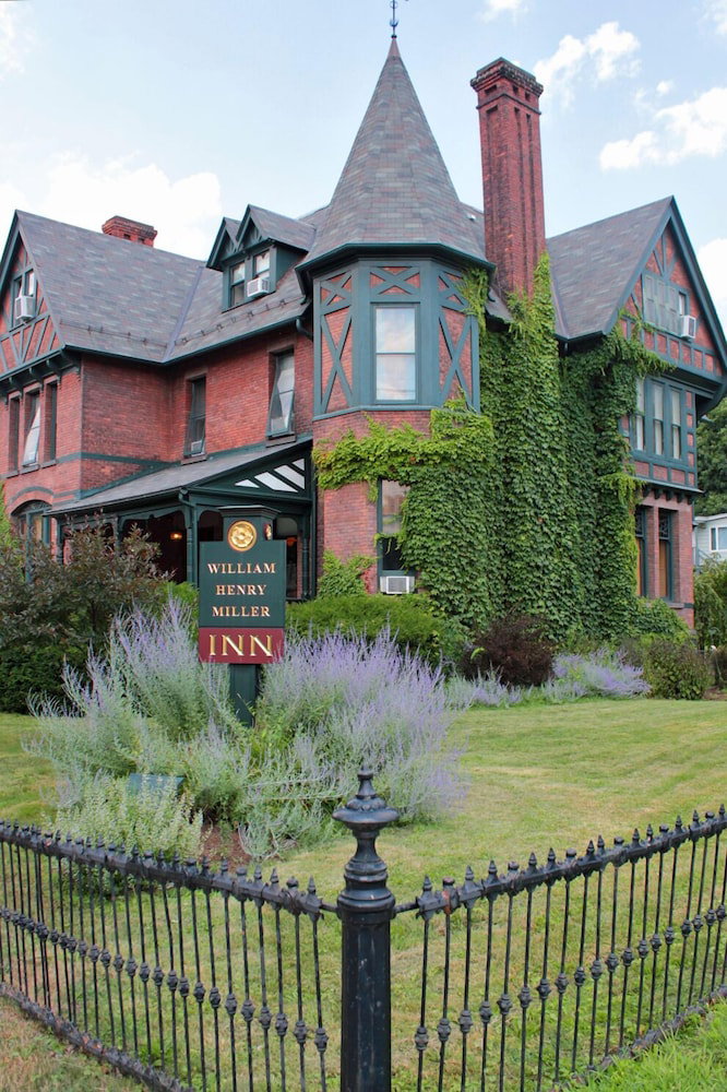 Hotel William Henry Miller Inn