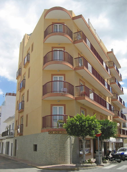 Hotel Hostal Adelino