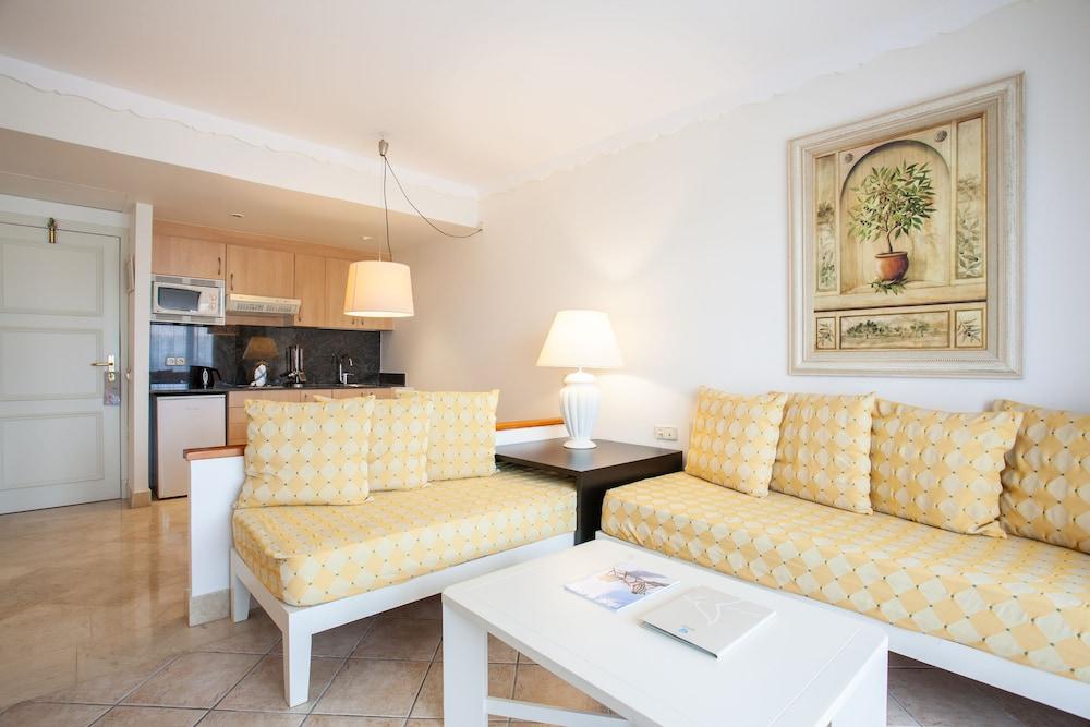 Grupotel Macarella Suites & Spa